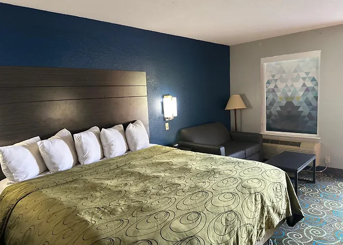 Clairmont Inn & Suites - Warren