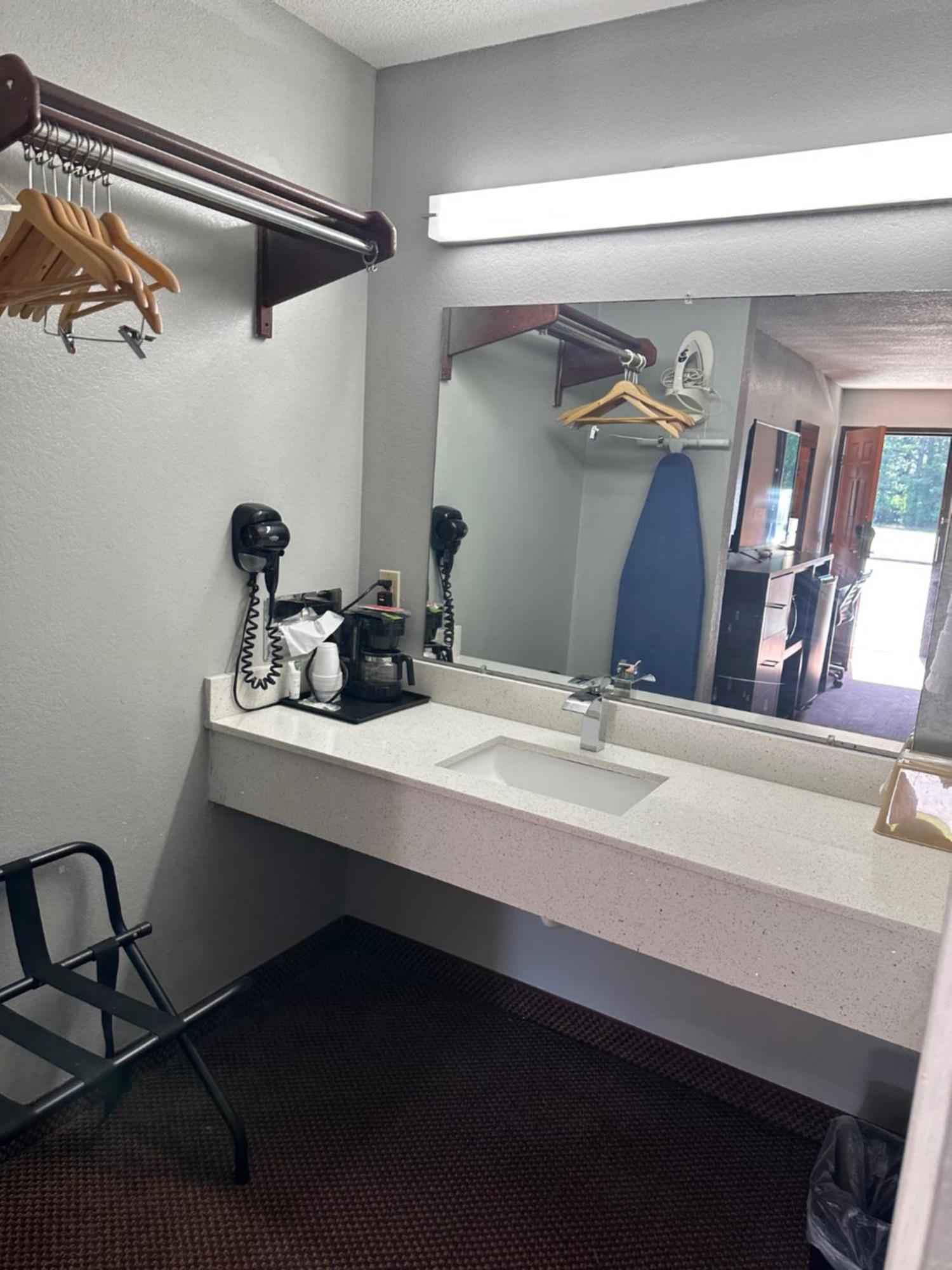 Motel Clairmont & -