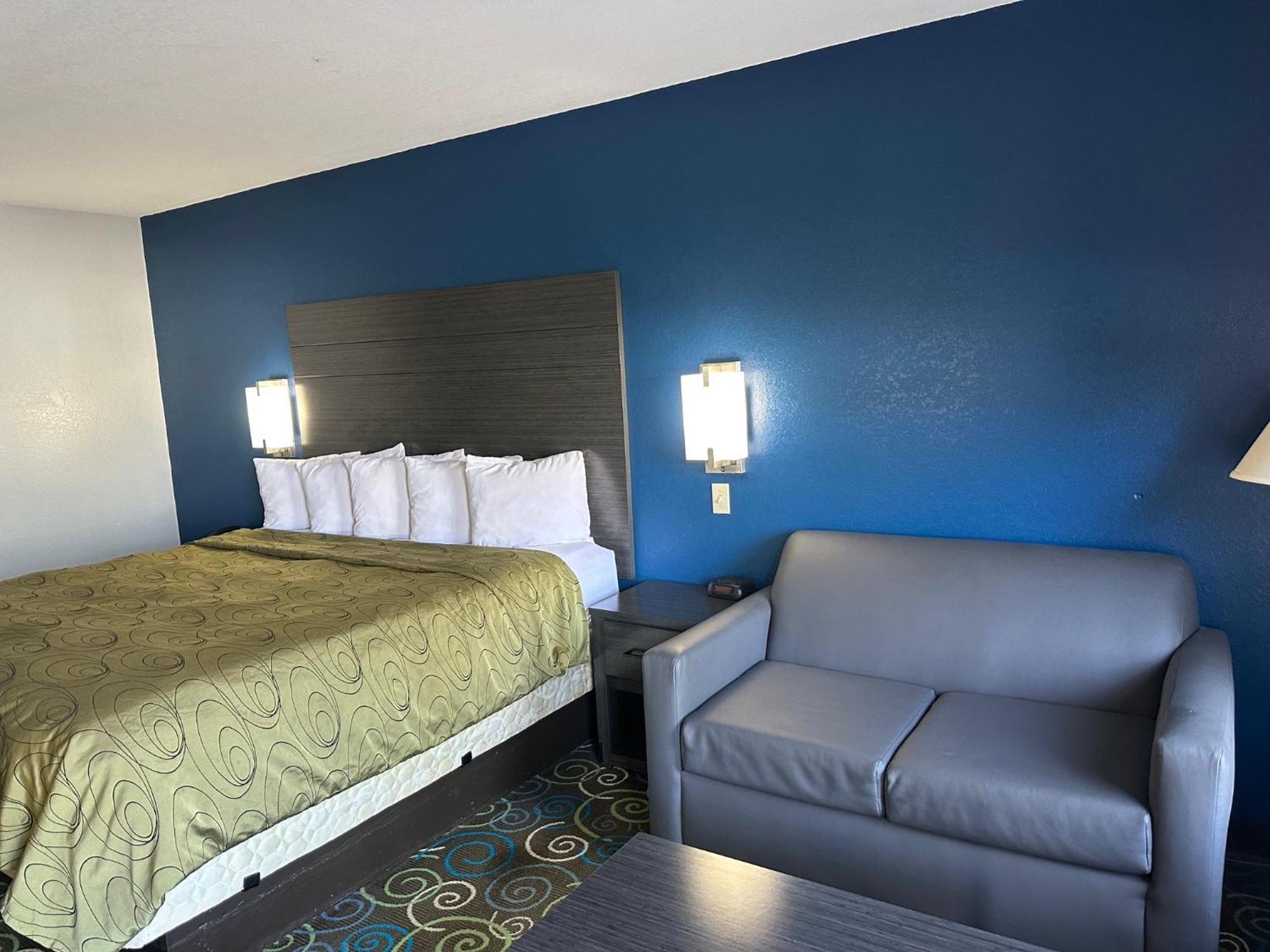 Motel Clairmont & - Warren