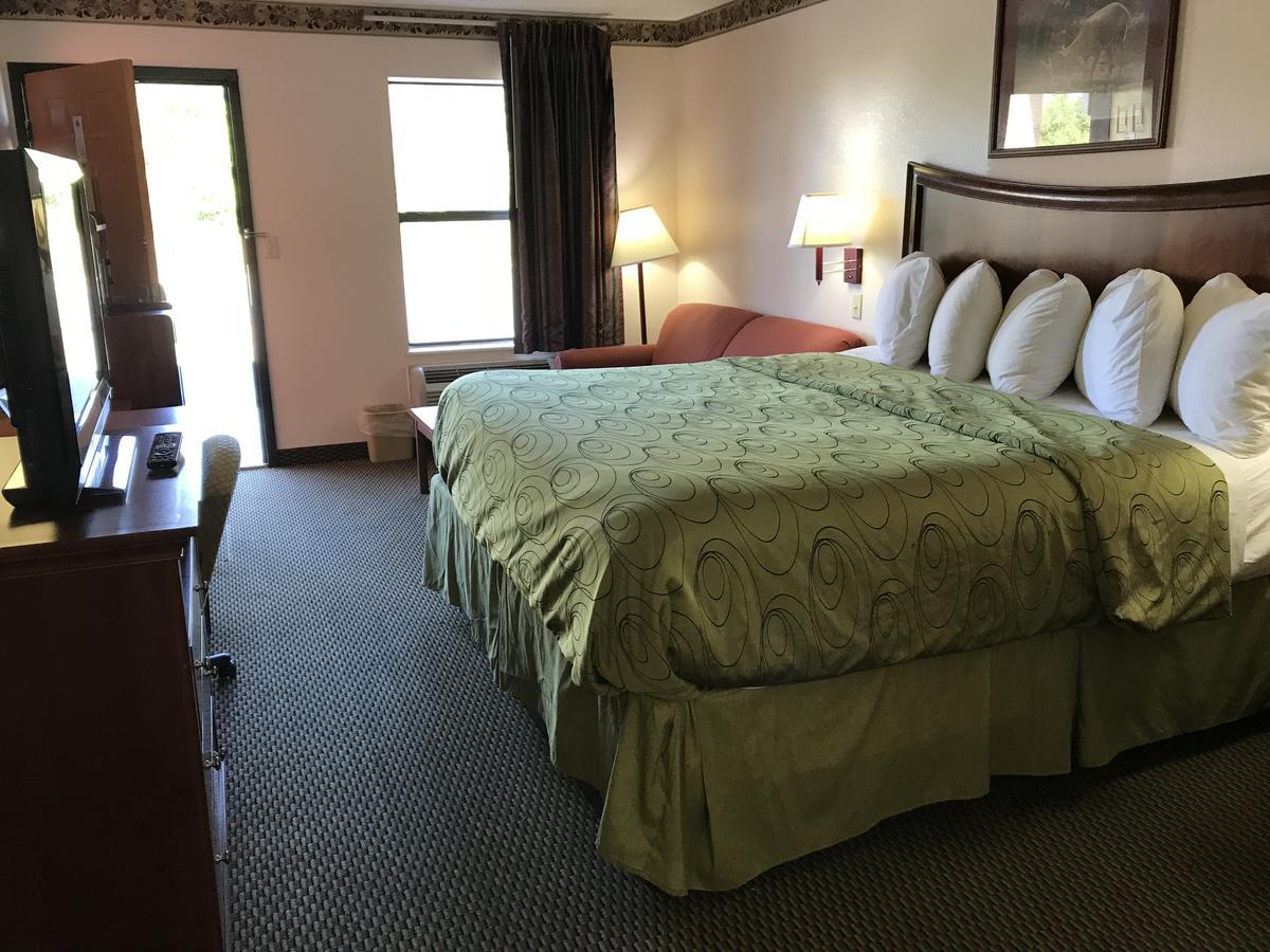 Clairmont & - Motel 2*