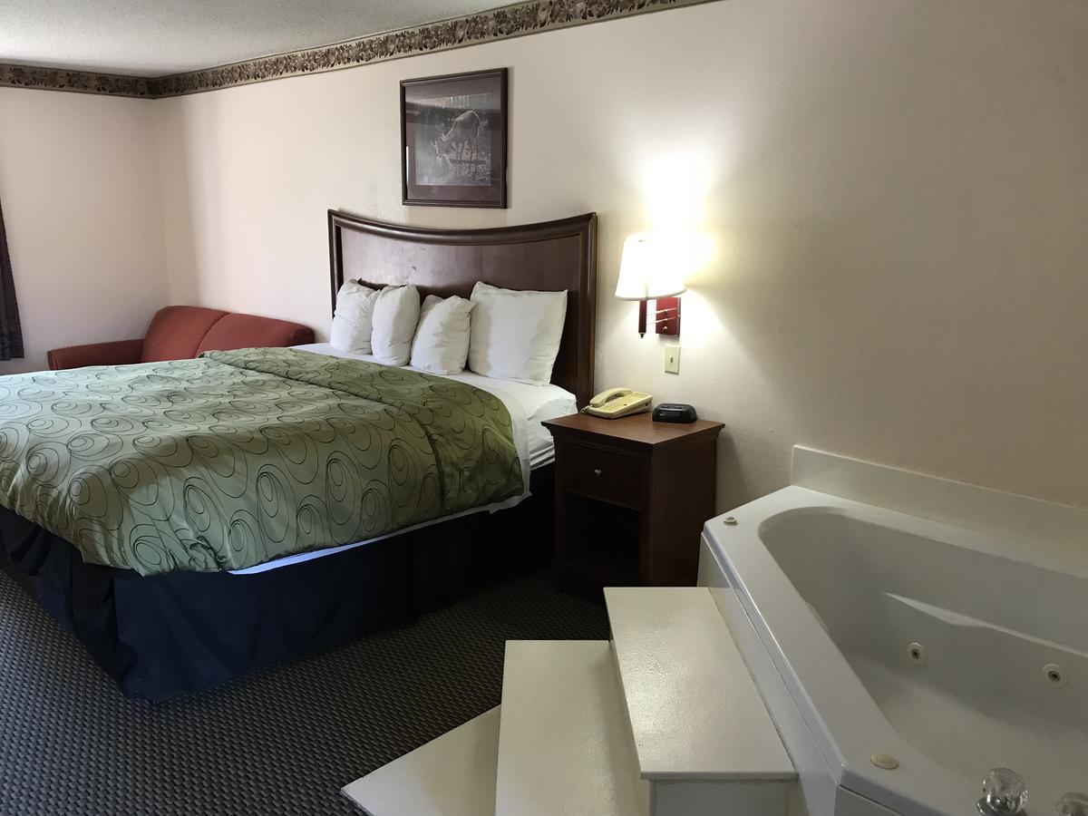 Motel Clairmont & -