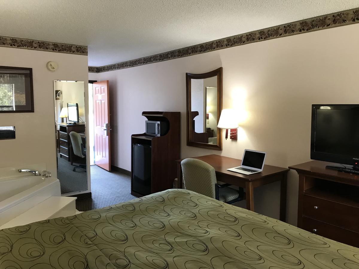 Motel Clairmont & - 2*