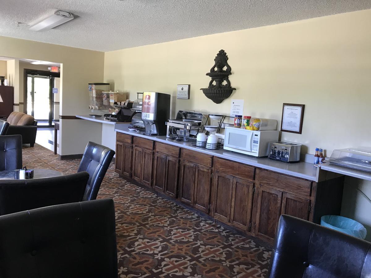 Clairmont & - Motel Warren