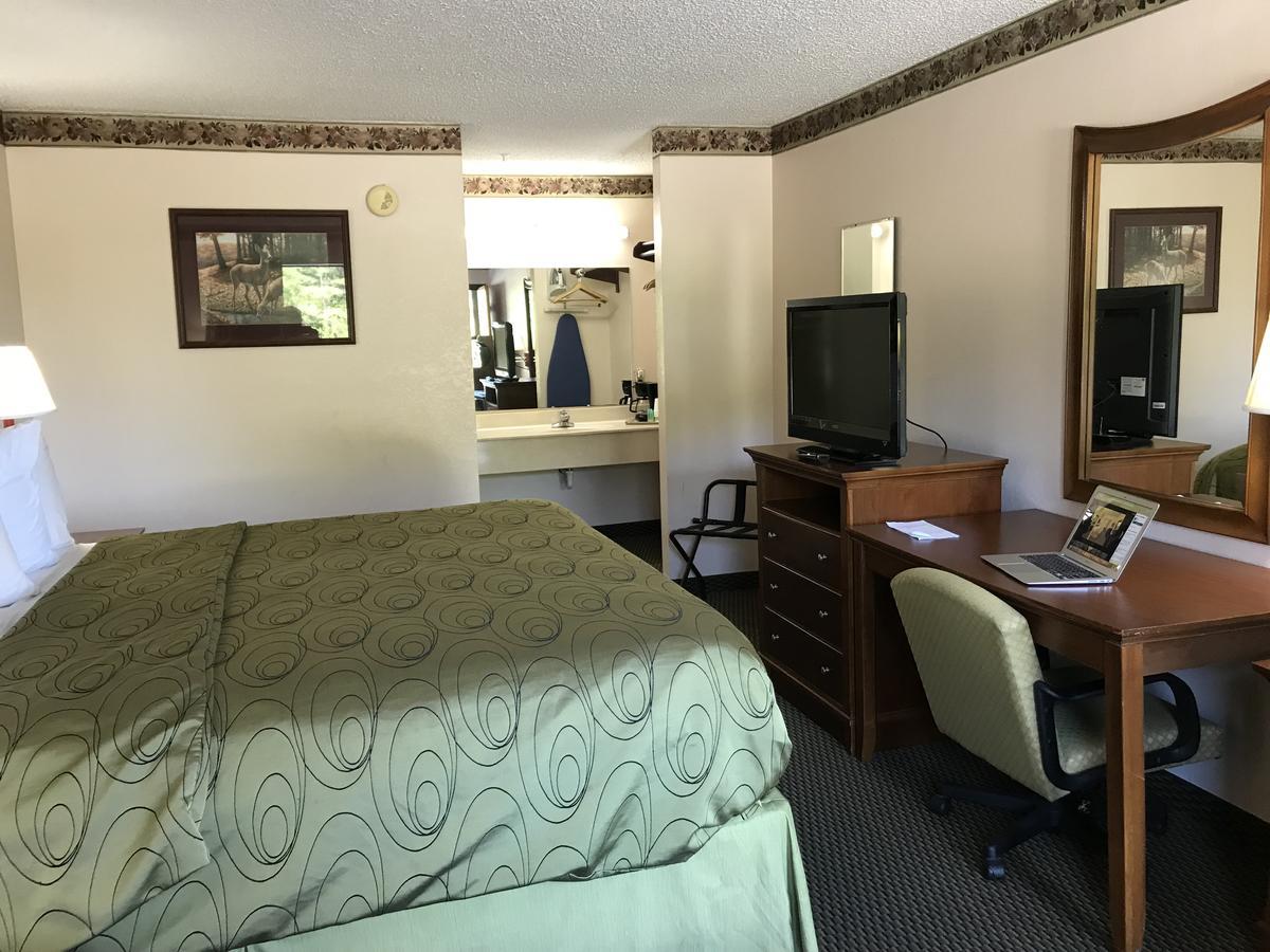 Motel Clairmont & - 2*